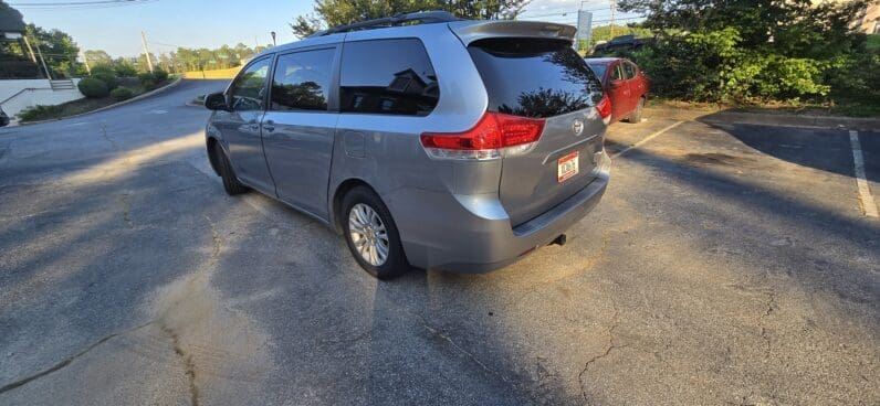 
								Toyota Sienna 2012 XLE full									