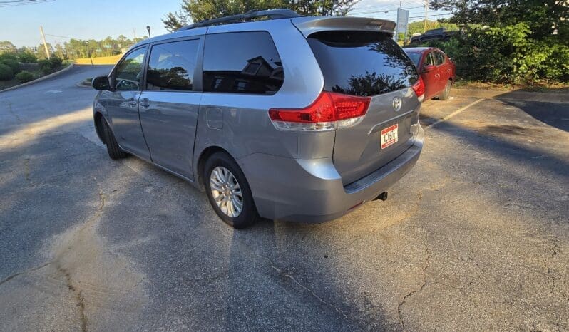 
								Toyota Sienna 2012 XLE full									