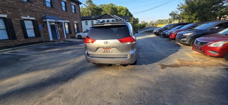 
								Toyota Sienna 2012 XLE full									