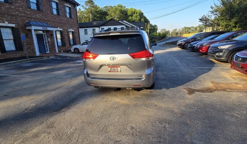 
								Toyota Sienna 2012 XLE full									