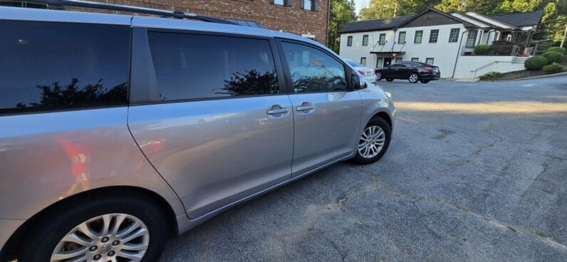 
								Toyota Sienna 2012 XLE full									