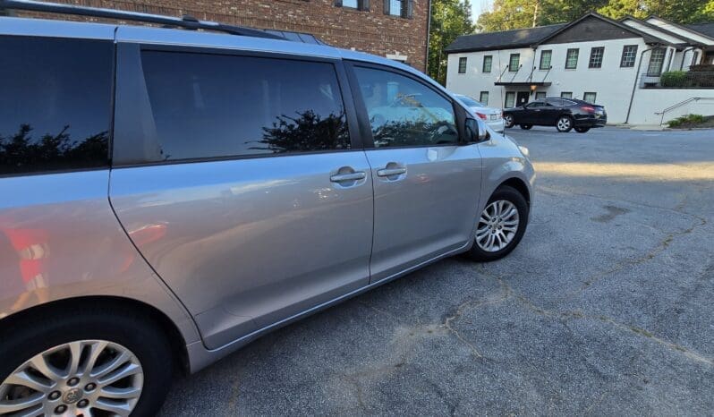 
								Toyota Sienna 2012 XLE full									
