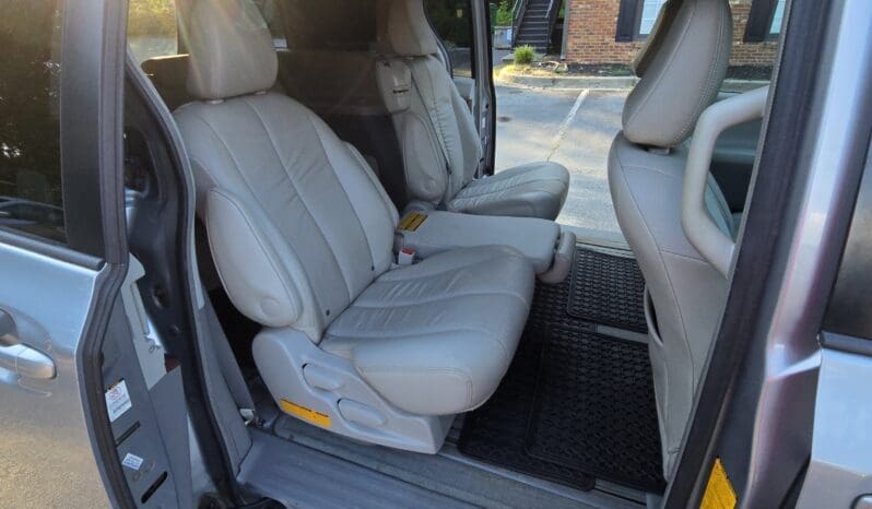 
								Toyota Sienna 2012 XLE full									