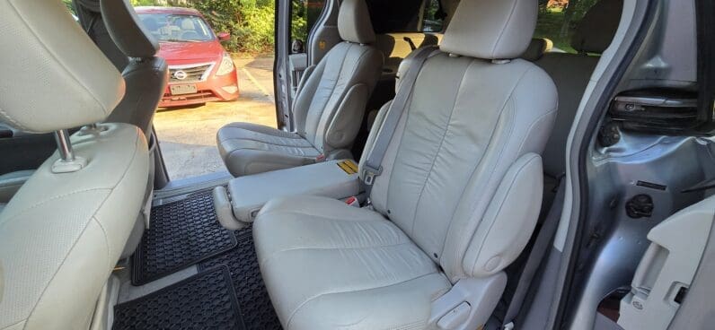 
								Toyota Sienna 2012 XLE full									