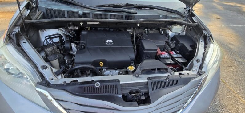 
								Toyota Sienna 2012 XLE full									