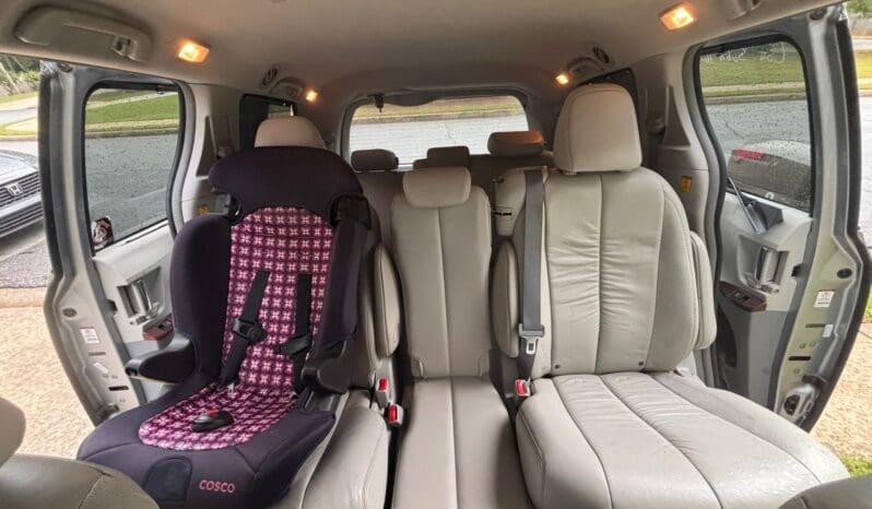 
								Toyota Sienna 2012 XLE full									